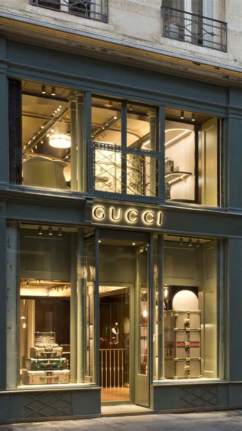 gucci paris website.